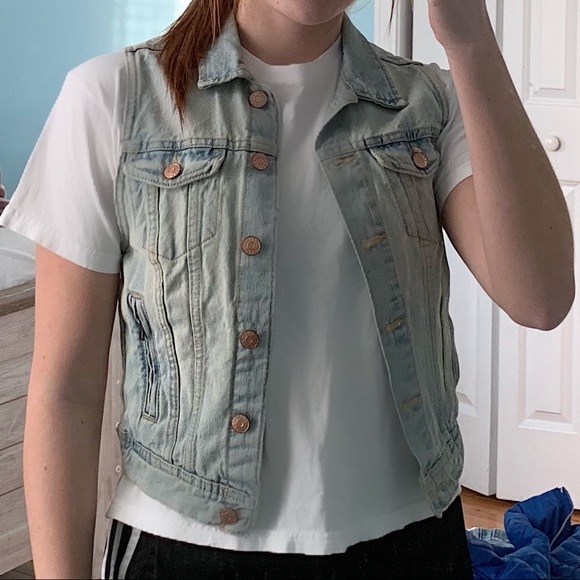 H&M Light Wash Jean Jacket Vest - Picture 5 of 6